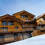 Aparthotel Carlina By Les Etincelles 4*